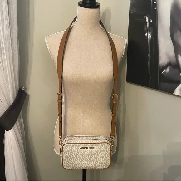 Michael Kors ‘Connie’ Crossbody Camera Bag - Picture 8 of 16